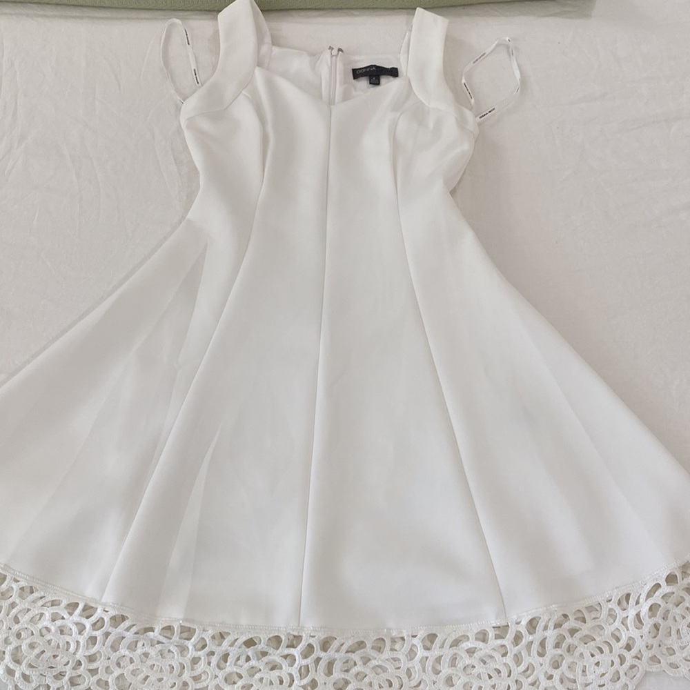Donna Ricco white neoprene dress w/ crochet trim at bottom. Skater style. Size 4 - Picture 9 of 11